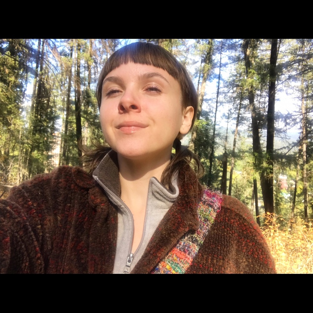 Meet your Posher, Caitlin